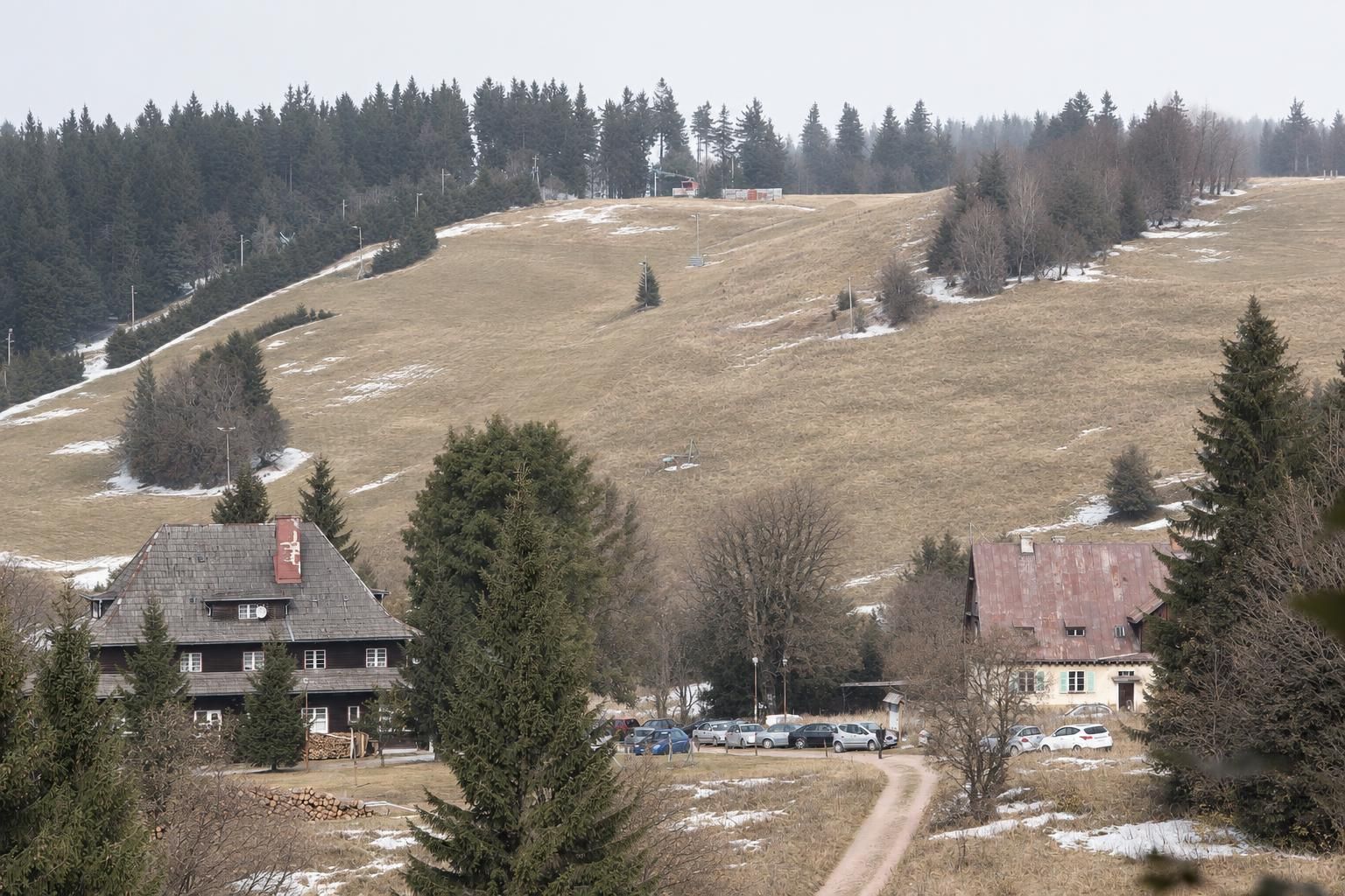 Schronisko PTTK Andrzejówka na Przełęczy Trzech Dolin