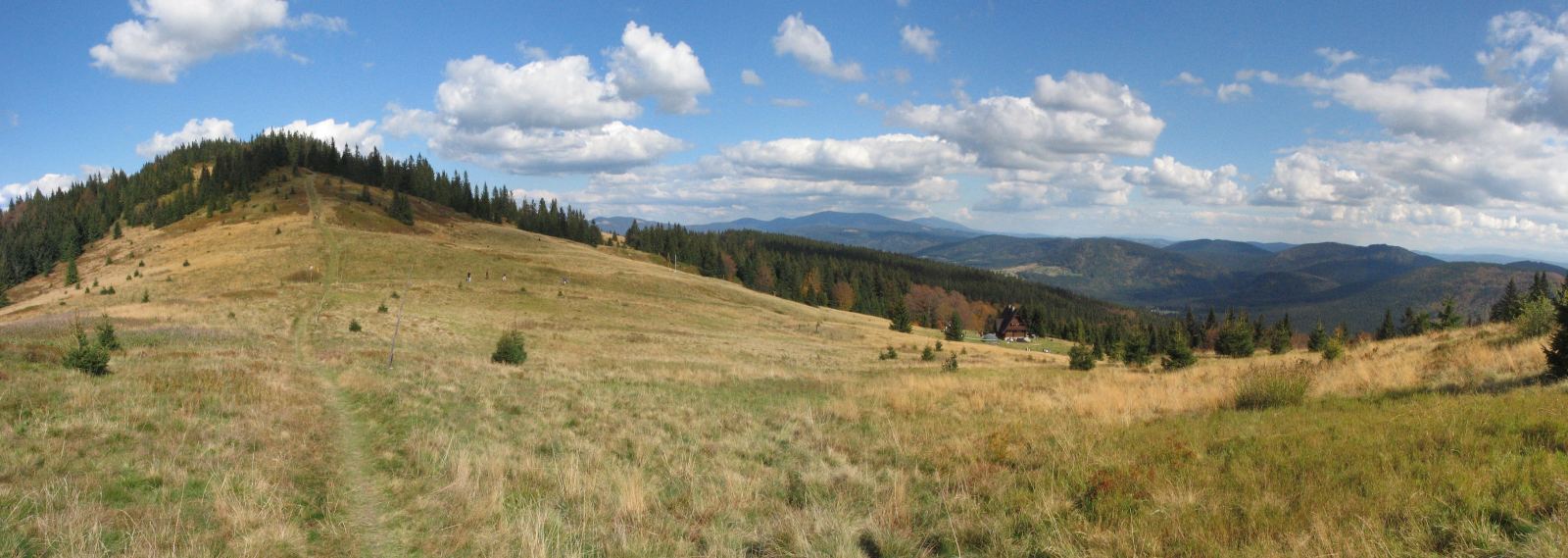 Hala Rycerzowa z bacówką i Mała Rycerzowa