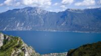 Lago di Garda - widok na jezioro